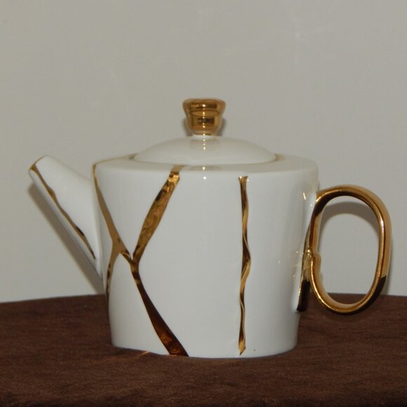 Piccole Ore Porcelain Teapot w/ Lid White Gold Trims New - Picture 4 of 11